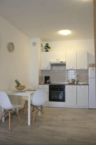 STAN S DVORIŠTEM NA 150 METARA OD MORA