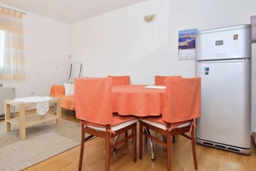 ODLIČAN STAN NA MIRNOJ LOKACIJI!