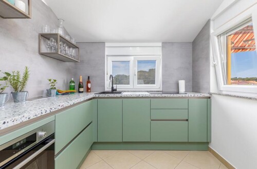 PROSTRANI STAN S POGLEDOM NA MORE, OKOLICA FAŽANE!