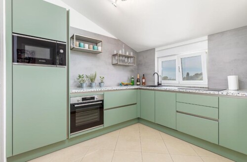 PROSTRANI STAN S POGLEDOM NA MORE, OKOLICA FAŽANE!