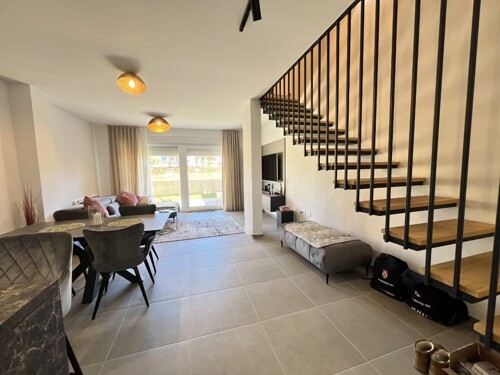 PREKRASNA KUĆA U NIZU S POGLEDOM NA MORE