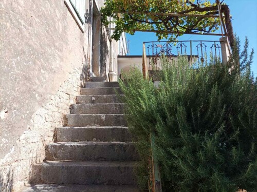 DVIJE ISTARSKE KAMENE KUĆE ZA OBNOVU