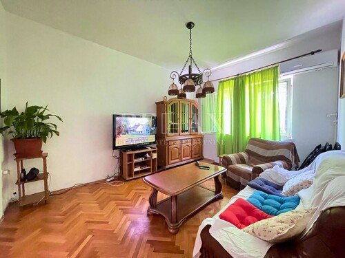 Crikvenica - kuća u centru, top lokacija, parking