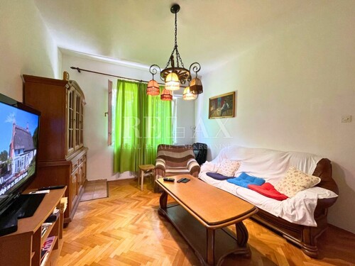 Crikvenica - kuća u centru, top lokacija, parking