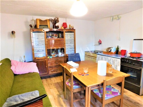 Bribir - dvije kamene kuće, velika okućnica