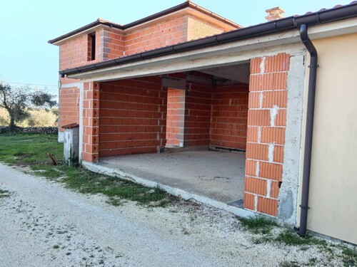 ROH BAU KUĆA S BAZENOM