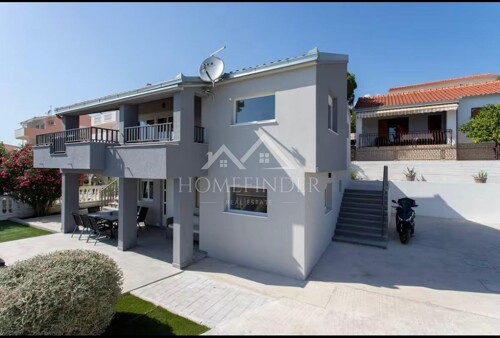 Okrug Gornji, Čiovo, atraktivna kuća sa dva stana