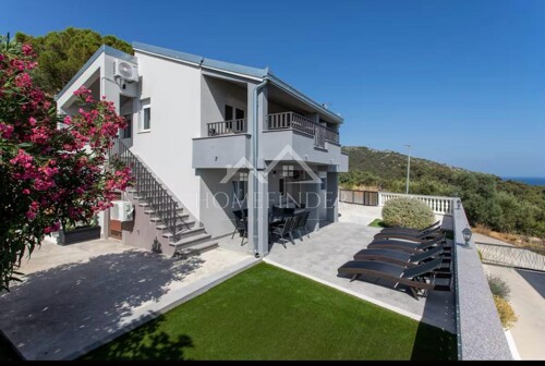 Okrug Gornji, Čiovo, atraktivna kuća sa dva stana