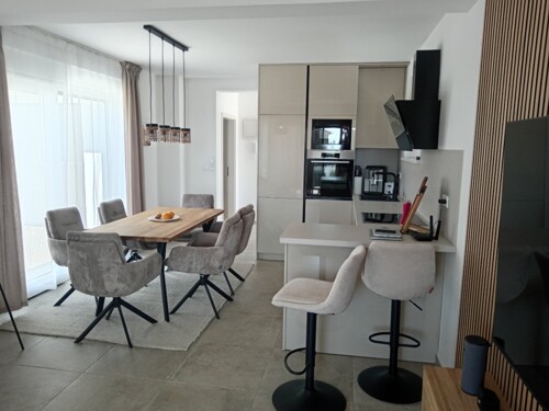 VILA S BAZENOM I POGLEDOM NA MORE