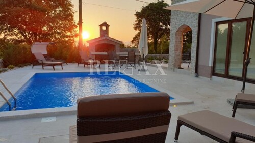 Otok Krk, Malinska - kamena vila s bazenom