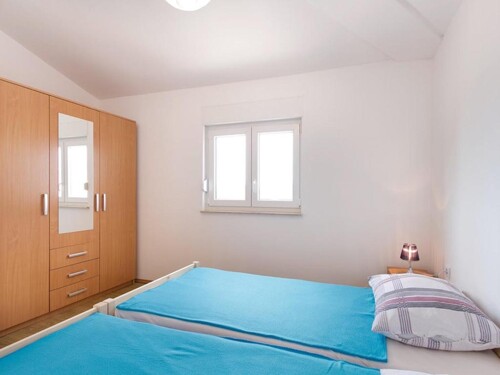 Thumbnail 4783034 - 6