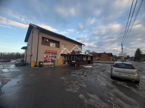 Stambeno poslovni objekt - 2 poslovna prostora, 6 soba za na