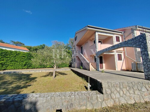 Otok Krk, Dobrinj - dvije kuće sa četiri stana