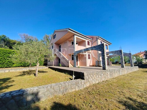 Otok Krk, Dobrinj - dvije kuće sa četiri stana