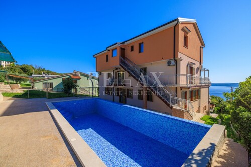 Crikvenica - prostrano imanje s bazenom