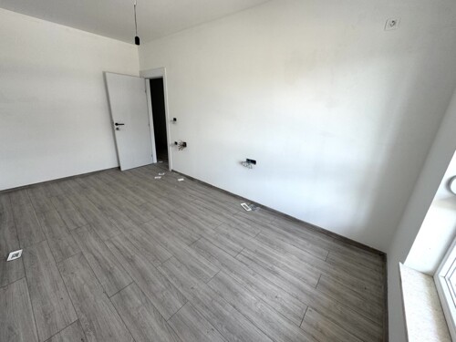 Thumbnail 4783045 - 5