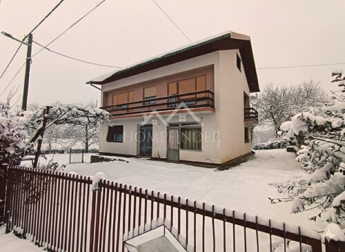 Kuća s velikim zemljištem, Popović Brdo, Karlovac