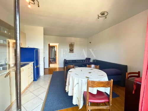 Dramalj - kuća sa 4 apartmana, 150 m od mora