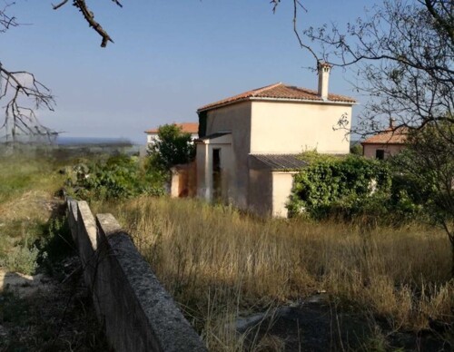 KAMENA KUĆA S POGLEDOM NA MORE I VELIKOM OKUĆNICOM