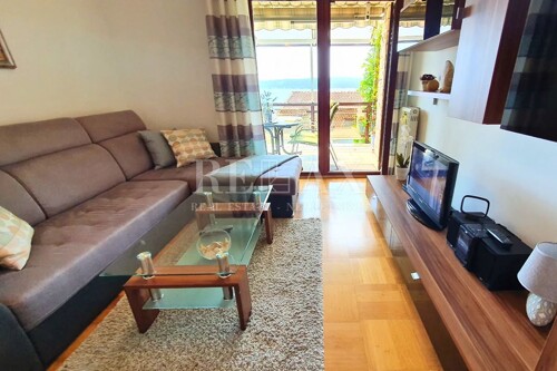 Dramalj - prostrana kuća sa 4 stambene jedinice