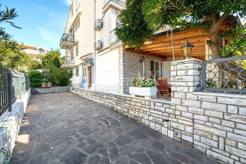 Selce - kuća s 10 smještajnih jedinica