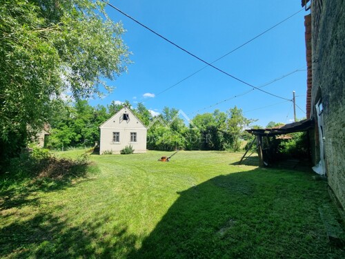 Kuća za adaptaciju na prostranom imanju, 82m2, Draše