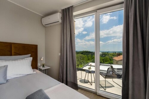 Thumbnail 4783059 - 13