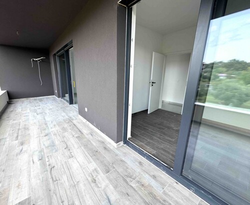 STAN U NOVOGRADNJI S POGLEDOM NA PRIRODU