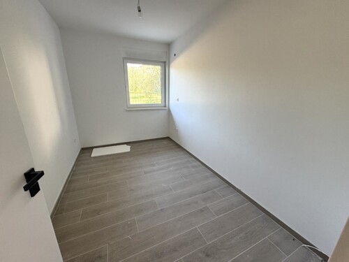 Thumbnail 4783065 - 3