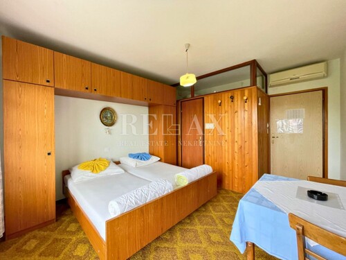 Crikvenica - prostrana samostojeća kuća s potencijalom