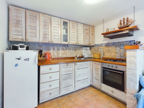 Bribir - prostrana kuća u nizu s garažom