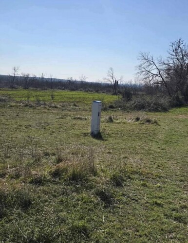 Građevinsko zemljište s projektom i prijavljenim gradilištem