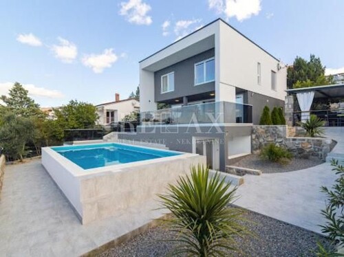 Novi Vinodolski - luksuzna vila s bazenom