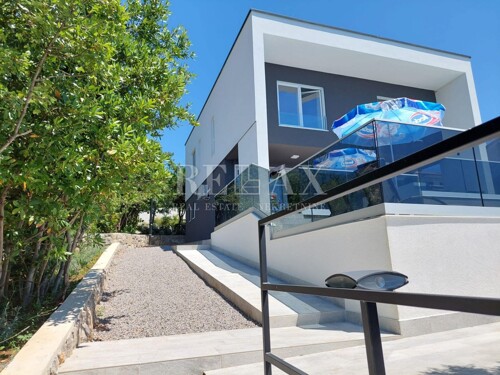 Novi Vinodolski - luksuzna vila s bazenom