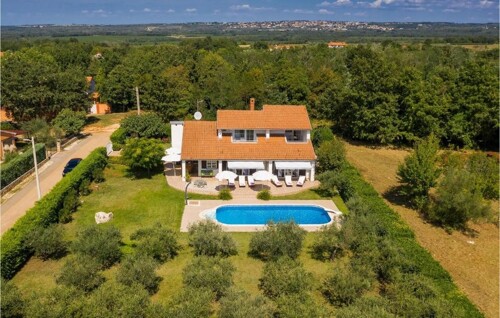 Kuća s bazenom i velikom okućnicom, Poreč,okolica, Istra