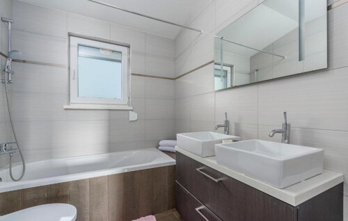 Thumbnail 4783090 - 15