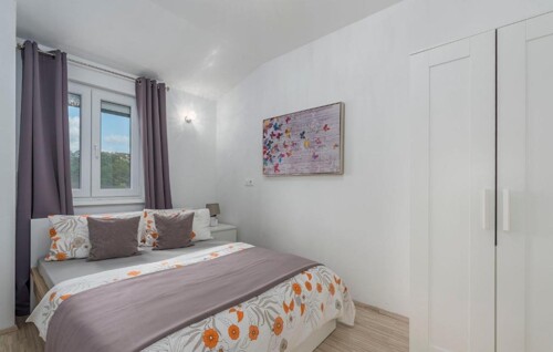 Thumbnail 4783090 - 17