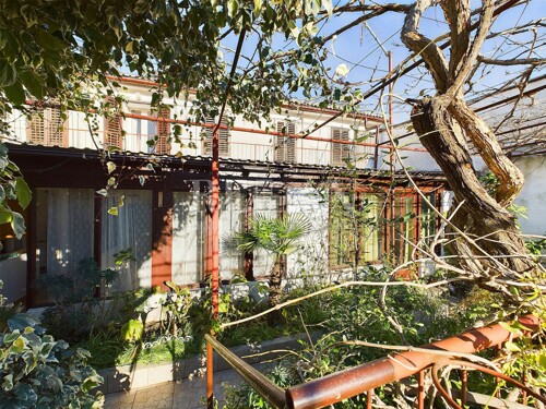 Novi Vinodolski - kamena kuća na dobroj lokaciji