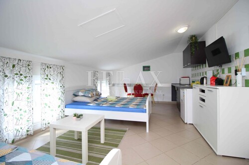 Crikvenica - etaža sa tri apartmana u centru grada