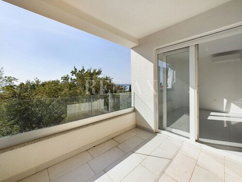 Crikvenica - dvosoban stan s loggiom