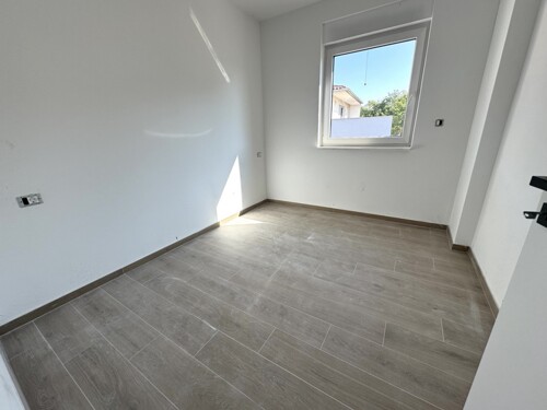 Thumbnail 4783109 - 7