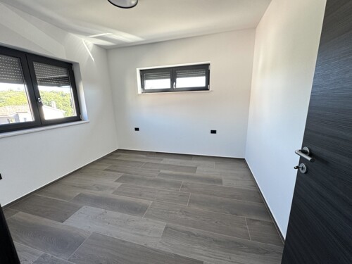 Thumbnail 4783114 - 5