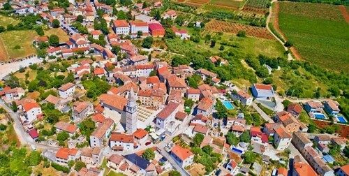 LIJEPA GRAĐEVINSKA PARCELA NA DOBROJ LOKACIJI