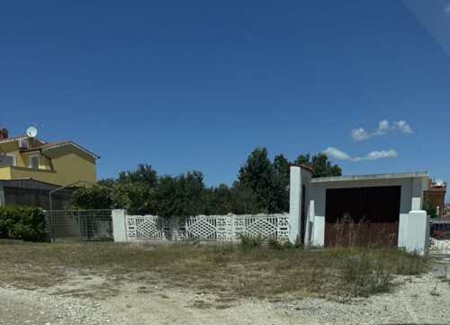 Građevinsko zemljište s garažom, Barbariga, Istra