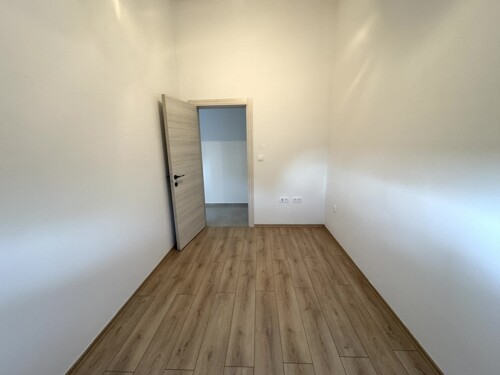 Thumbnail 4783140 - 10