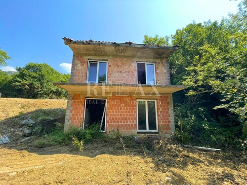 Bribir - započeta gradnja s okućnicom