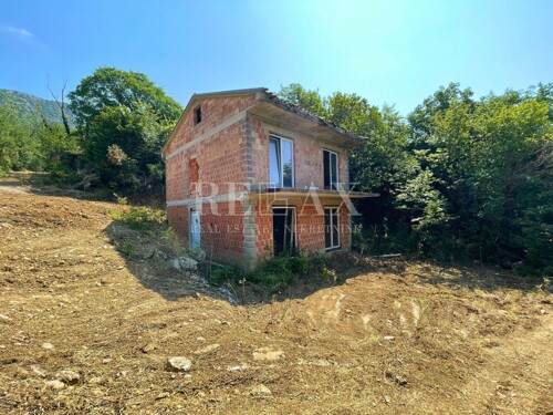 Bribir - započeta gradnja s okućnicom