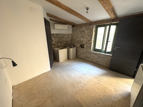 Kuća s velikim potencijalom u strogom centru, Pula, Istra