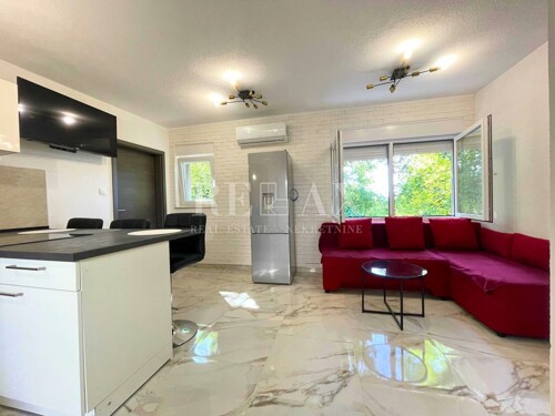 Bribir - kamena kuća u nizu s okućnicom