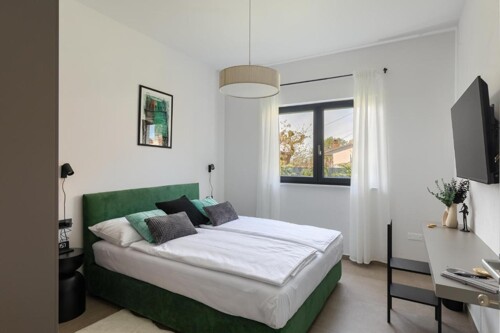 Thumbnail 4783149 - 8